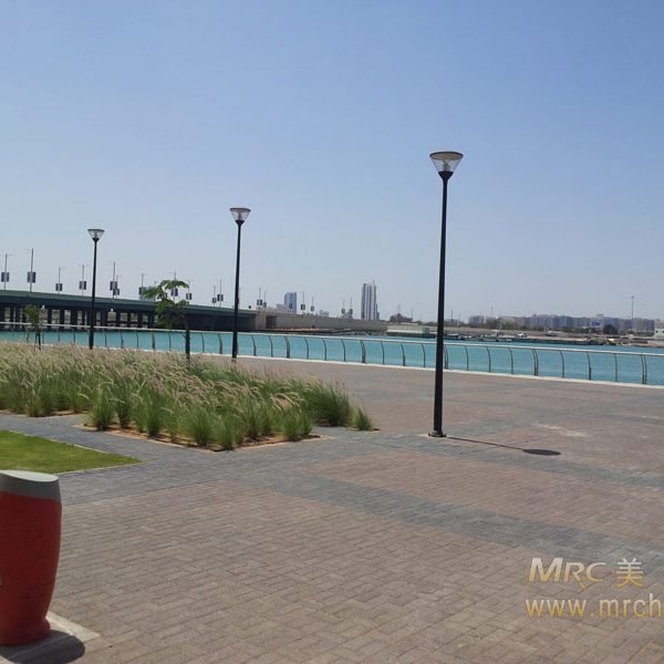 铝合金灯杆亮相阿联酋玛丽娜海滨广场