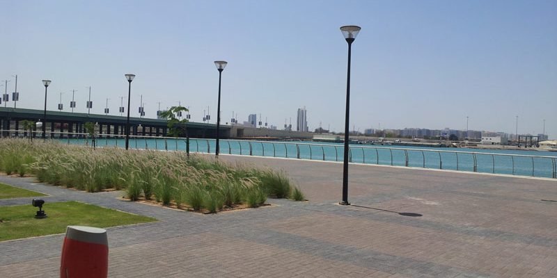 铝合金灯杆亮相阿联酋玛丽娜海滨广场